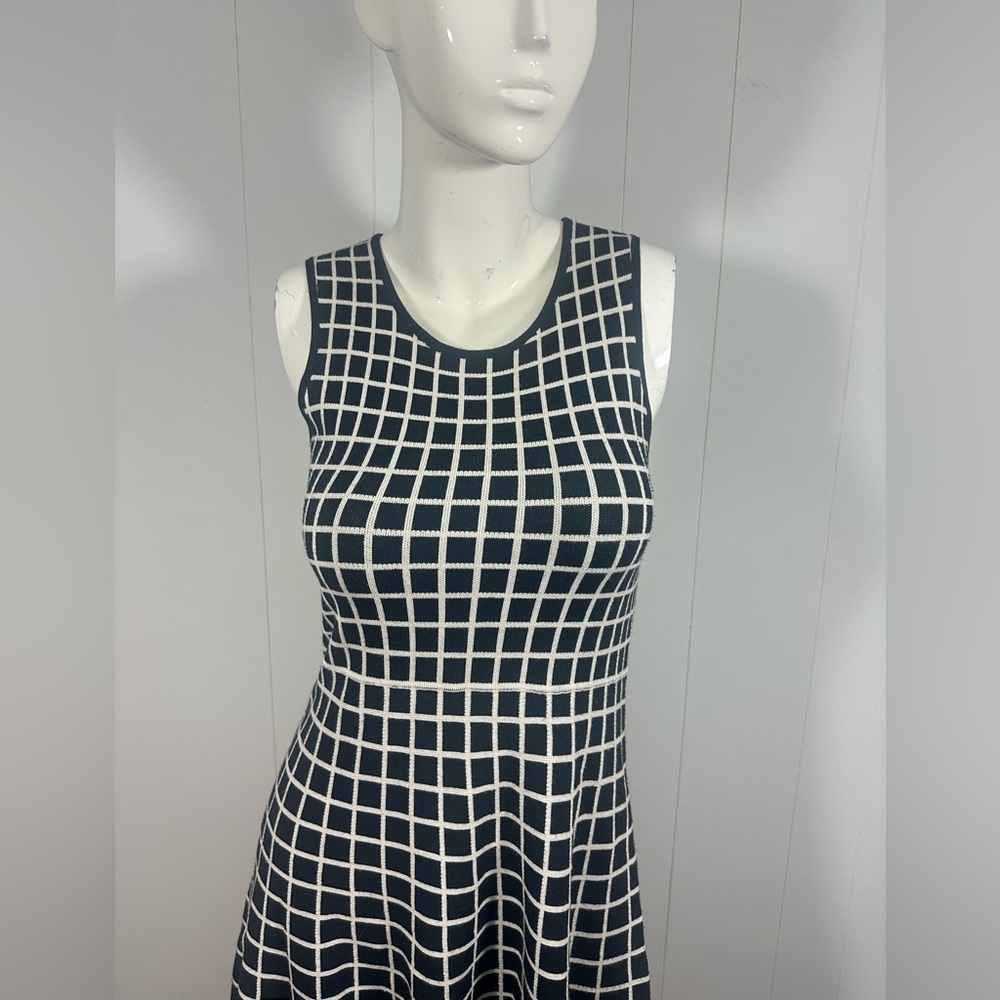 Neiman Marcus Women's Sz M Sleeveless Knit Black White Dress Plaid Fit & Flare - Picture 2 of 7